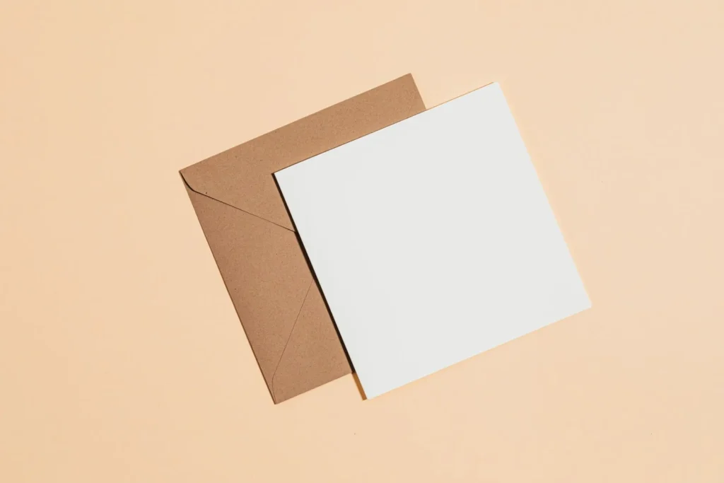 Envelope and paper sheet arranged on a neutral surface